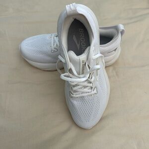 Brooks Glycerin 22 White and Cream Running Shoes